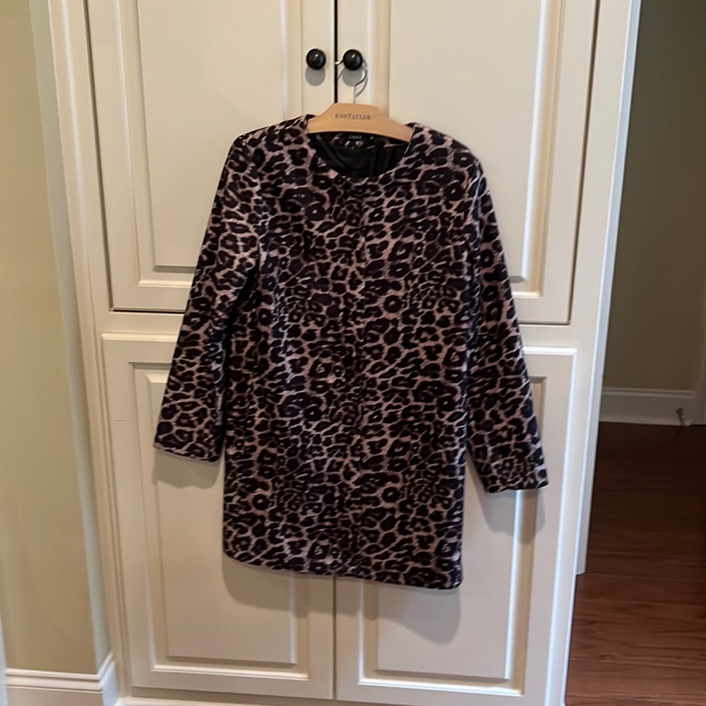 Collarless leopard print light weight coat, zip front, complexly lined